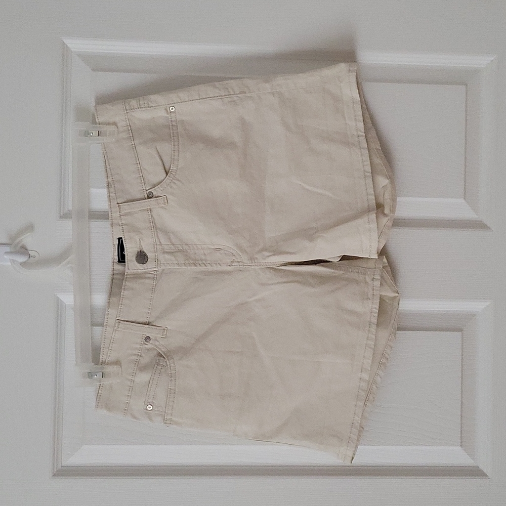 GAP 5 pocket crisp lightweight cotton buff shorts size 10